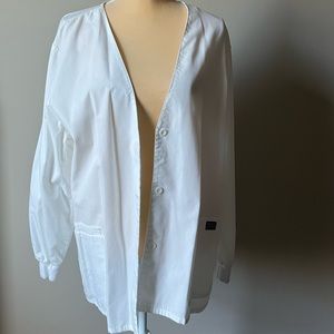 Cherokee lab coat or jacket…🤍